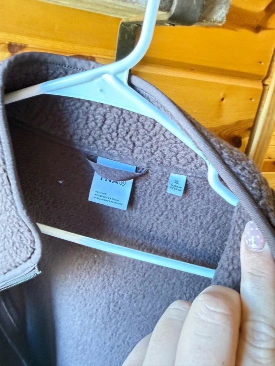 aritzia tna fleece vest - Picture 2 of 2